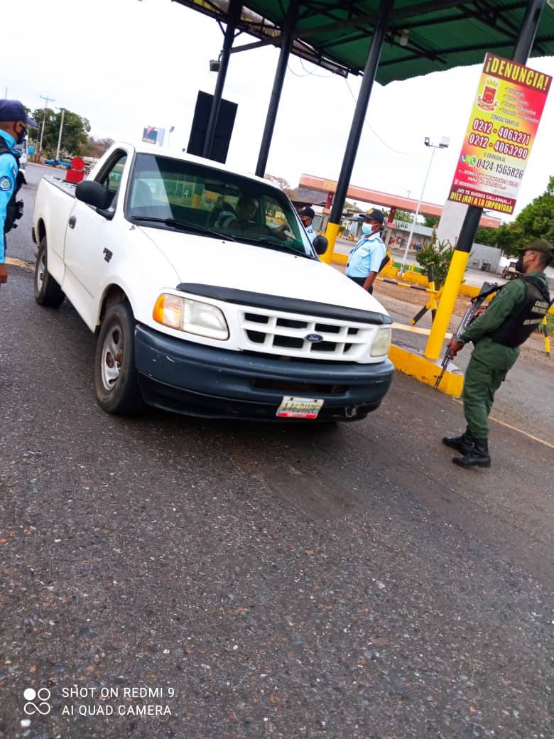 poliguarico15's tweet photo. #10Mar// A esta hora, funcionarios adscritos al SVP de @poliguarico15 realizan saturación de áreas mixta a la altura del PAC Dos Caminos, con el chequeo de vehículos y motos que transitan por ese tramo vial.
#MujeresEnCiencia
#Ortiz
#CCP2 https://t.co/pQXGv9HuQZ