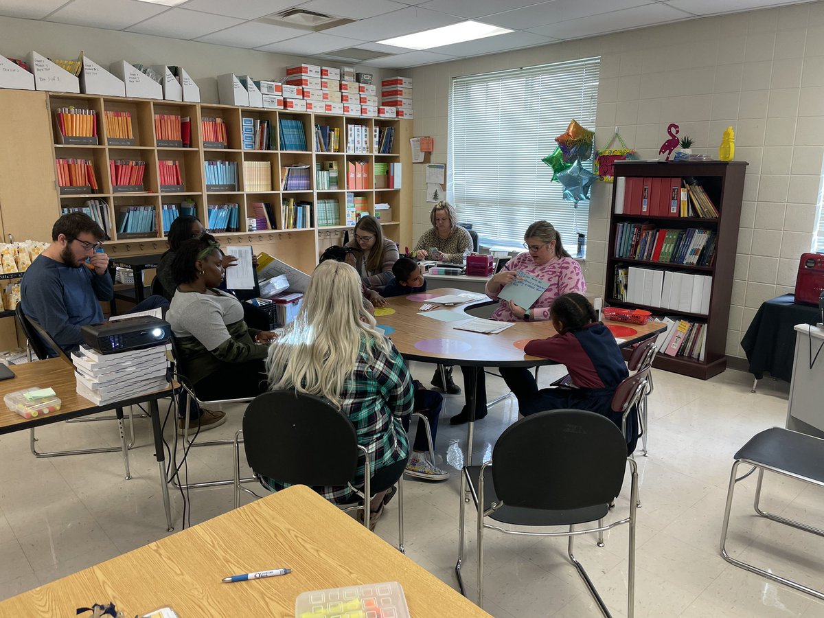 crystalmayer07's tweet photo. What a wonderful Learning Lab @ElementaryHardy. 3rd grade was engaged in productive struggle at the teacher table in ALL Block. @hcsmidtown @hamcoschools @davis_hillery https://t.co/PZhIXoAslu
