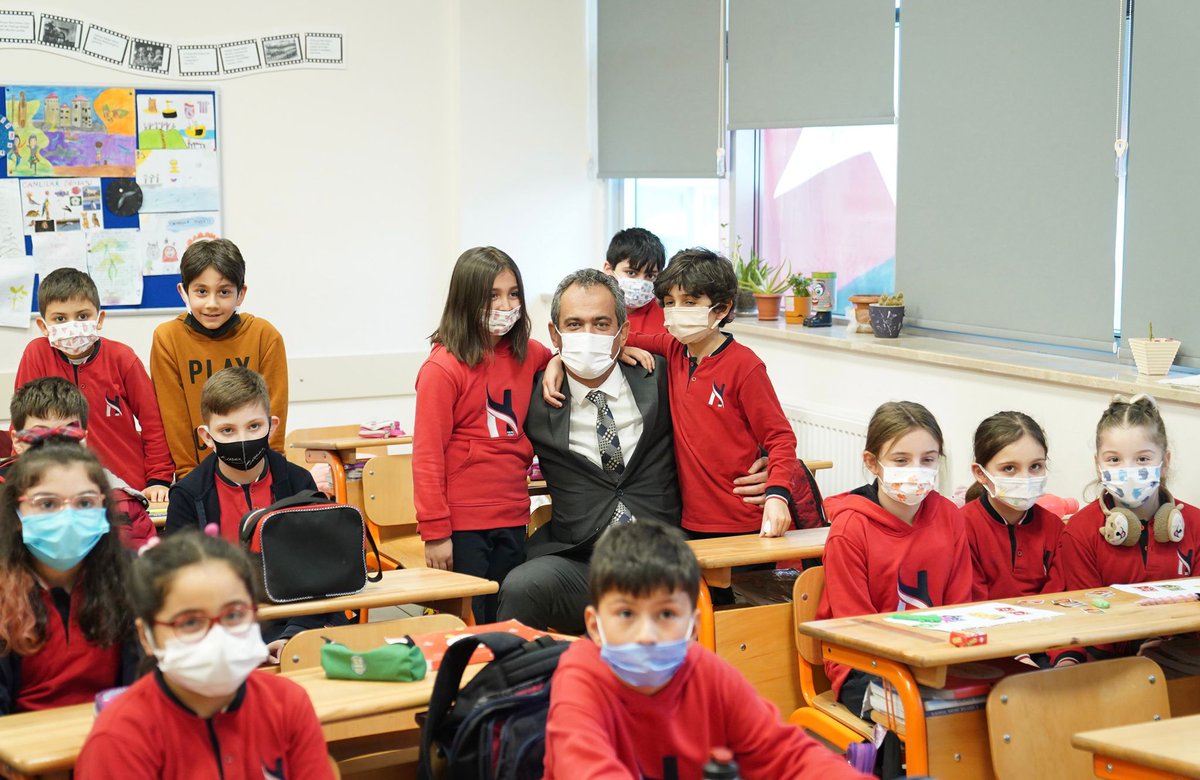 Bakan Özer, Trabzon’da Hami Yıldırım İlkokulunun açılış töreninde konuştu:

''Biz ne kadar güçlü bir eğitim sistemine sahip olabilirsek Türkiye o kadar güçlü olur.''

👉 meb.ai/vHkiuT