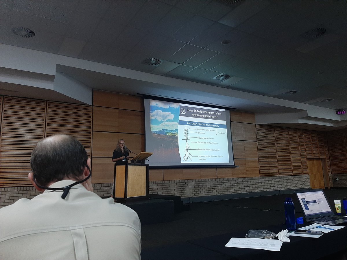 <a href="/UPEcology/">Michelle Greve</a> presenting on seed and seedling traits which helps with woody establishment #SSNM