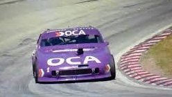 Roberto de la Cruz (@delacruzrpm) on Twitter photo Hoy hace 26 años, Emilio Satriano dominaba en Balcarce, por la 2º fecha del TC.
Con la cupé Chevy, hacía la pole y ganaba serie y final.
Lo escoltaban <a href="/titourreta/">RobertoUrretavizcaya</a> (Falcon), el <a href="/FlacoTraversoOK/">Juan Maria Traverso</a> (Chevy) y Fabián Acuña (Falcon).
📸 facebook.com, es-la.facebook.com. Hoy hace 26 años, Emilio Satriano dominaba en Balcarce, por la 2º fecha del TC.
Con la cupé Chevy, hacía la pole y ganaba serie y final.
Lo escoltaban <a href="/titourreta/">RobertoUrretavizcaya</a> (Falcon), el <a href="/FlacoTraversoOK/">Juan Maria Traverso</a> (Chevy) y Fabián Acuña (Falcon).
📸 facebook.com, es-la.facebook.com.
