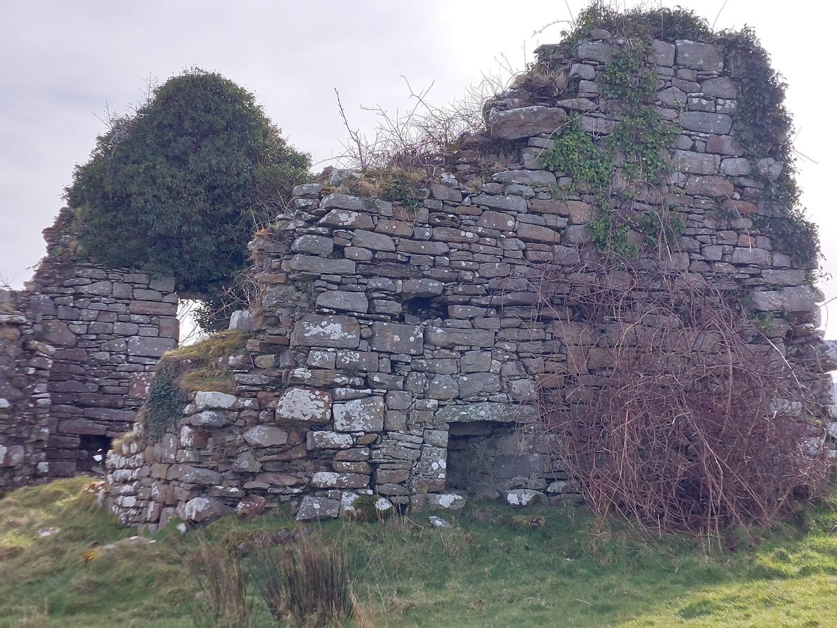 LeitrimTNetwork's tweet photo. The ruins of Rosclogher Castle and Church on the shore of Lough Melvin, ancestral home of the Mac Clancys of Dartry. #heritage #history #loughmelvin #crannog #spanisharmada #macclancy #leitrim #dartry #irelandshiddenheartlands #wildatlanticway #ireland
https://t.co/xAPEsD0IpP https://t.co/Sa8X9aeLVR
