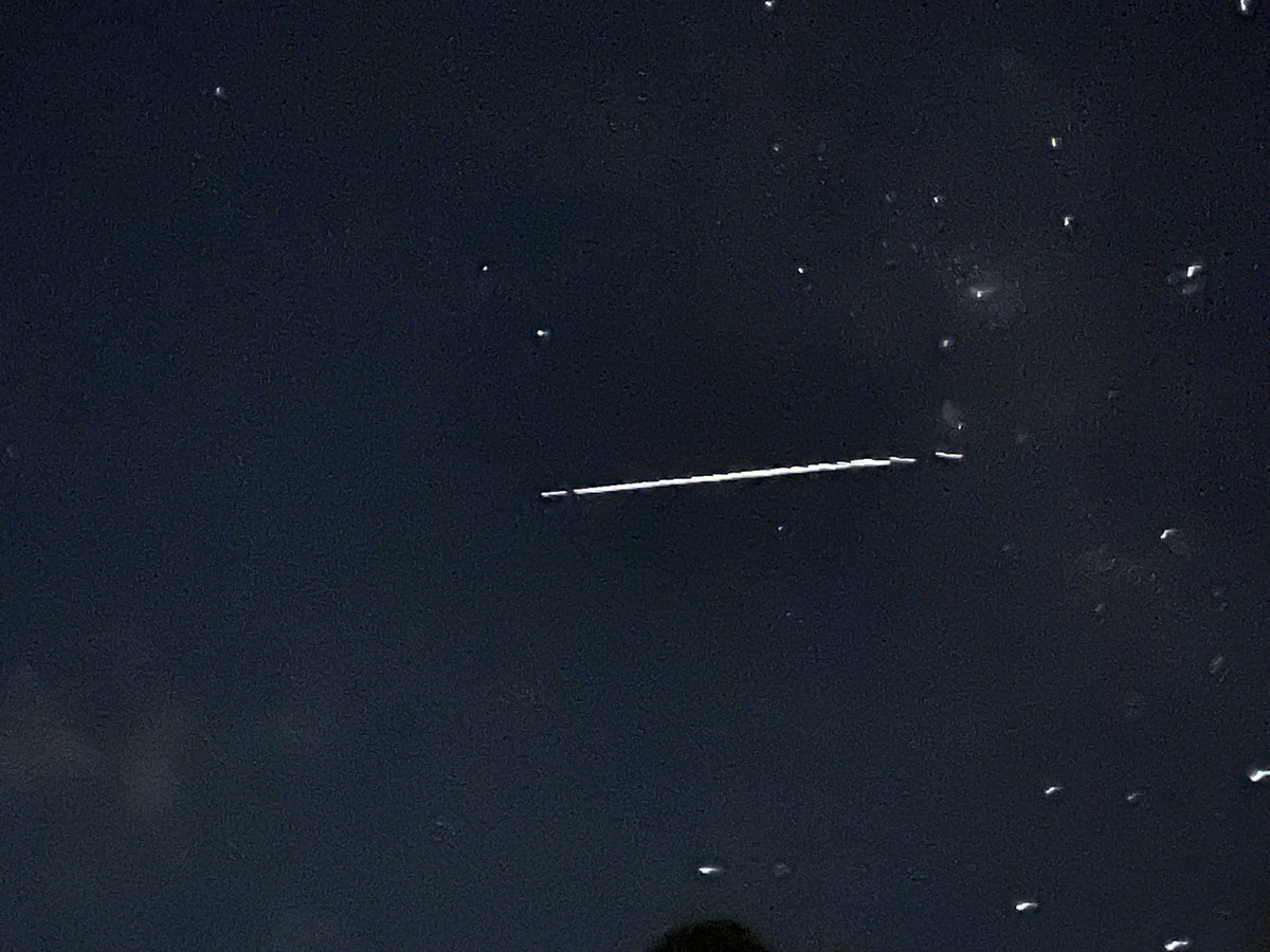 williamhall1978's tweet photo. @perthobs Hey team, any idea what seemed to be falling from orbit tonight? Looked like at least 20 “objects” falling in a line. My camera blurred all the pieces together :( https://t.co/KTMCk8942P