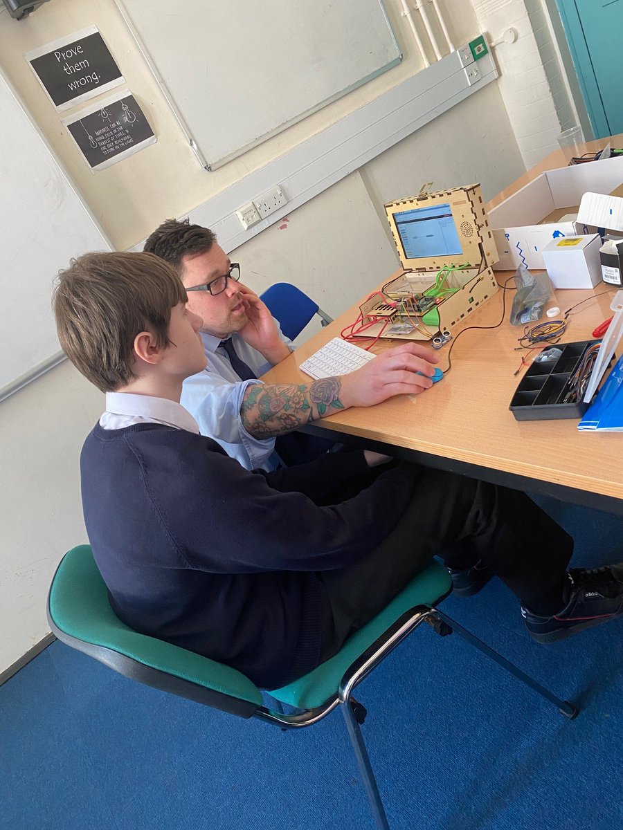 Big thanks to Simon Shanks, Lead Practioner for Science <a href="/OrmistonAcads/">OrmistonAcads</a> for spending the day at <a href="/OATBridge/">Ormiston Bridge Academy</a> building a computer, programming and taking photos via a sensor! A fun tech filled day💻