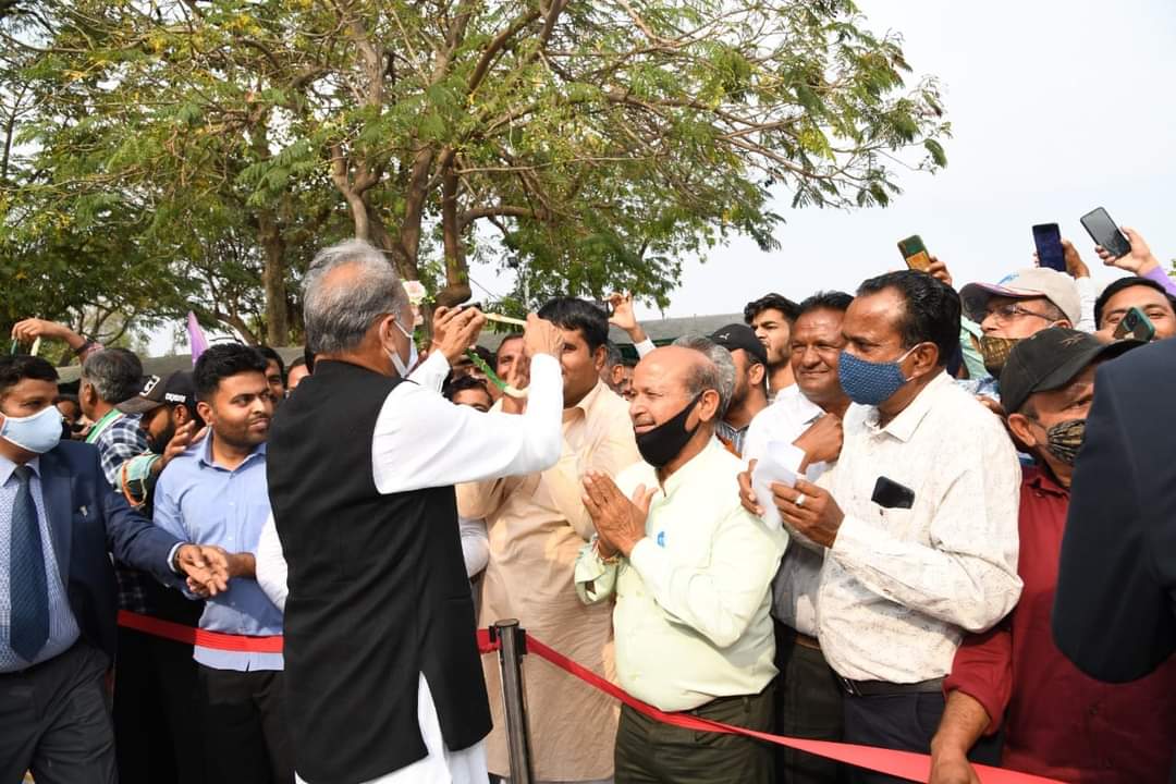 ChaniyaDildar's tweet photo. जादूगर और चाणक्य

@ashokgehlot51
@ShaleMohammad_
@AbdullaFakirINC https://t.co/3pWiWgCICr