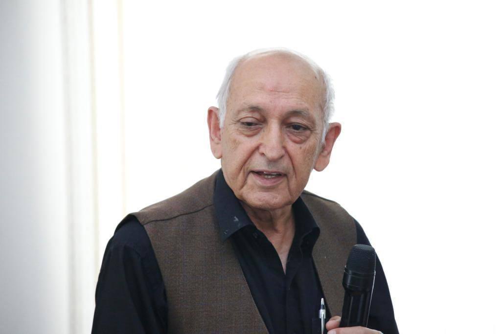 KarzaiH's tweet photo. په ډېرې خواشینۍ سره مې خبر ترلاسه کړ چې د هیواد ملي تجار او د اطاق تجارت او صنایع سلاکار محمد داود موسی په شهادت رسیدلی دی.
انا لله و انا الیه راجعون
دخپلې ژورې خواشینۍ او ډاډگیرنې مراتب د ارواښاد محمد داود موسی درنې کورنۍ او دوستانو ته وړاندې کوم او د لوی خدای(ج) له درباره… https://t.co/2iQUwzGX5N