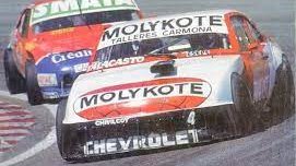 delaCruzrpm's tweet photo. Hoy hace 26 años, Emilio Satriano dominaba en Balcarce, por la 2º fecha del TC.
Con la cupé Chevy, hacía la pole y ganaba serie y final.
Lo escoltaban @titourreta (Falcon), el @FlacoTraversoOK (Chevy) y Fabián Acuña (Falcon).
📸 https://t.co/qMa706oCCm, https://t.co/5r0a6wBYl0. https://t.co/ZOF3I7iu0s
