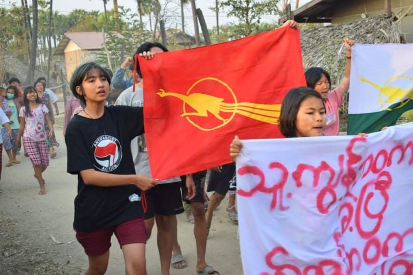 Anti-coup revolutionary strike in a Vlg from Sagaing's Yinmabin Twp. 🪧
#GSCB
#2022Mar10Coup #WarCrimesOfJunta #WhatsHappeningInMyanmar