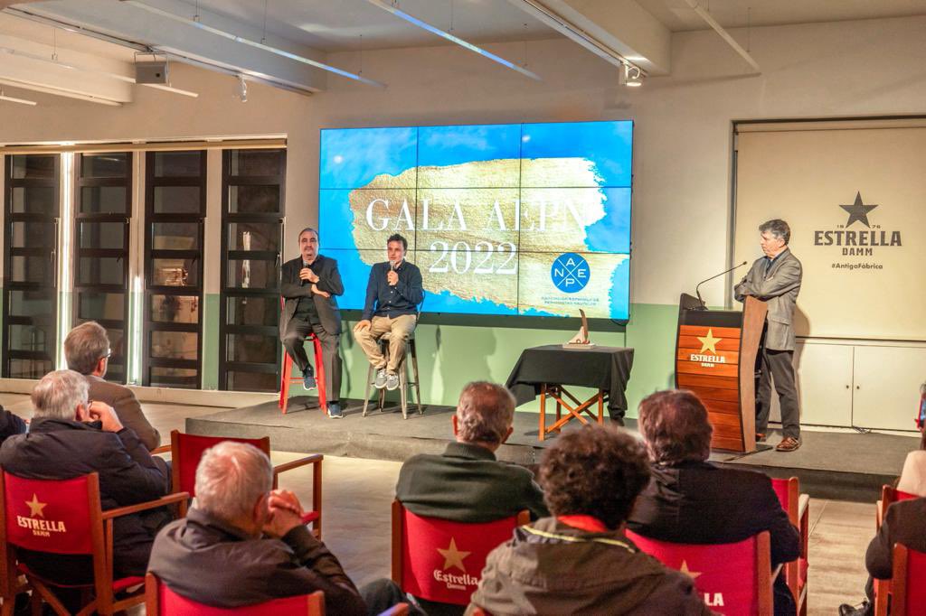 didaccostaVG's tweet photo. Gracias a la @prensanautica por el premio AEPN 2021. Fue un placer compartir la velada con periodistas con tanta experiencia e historia en la náutica.

#vela #nautica #vg21 https://t.co/YtJwff9BSO