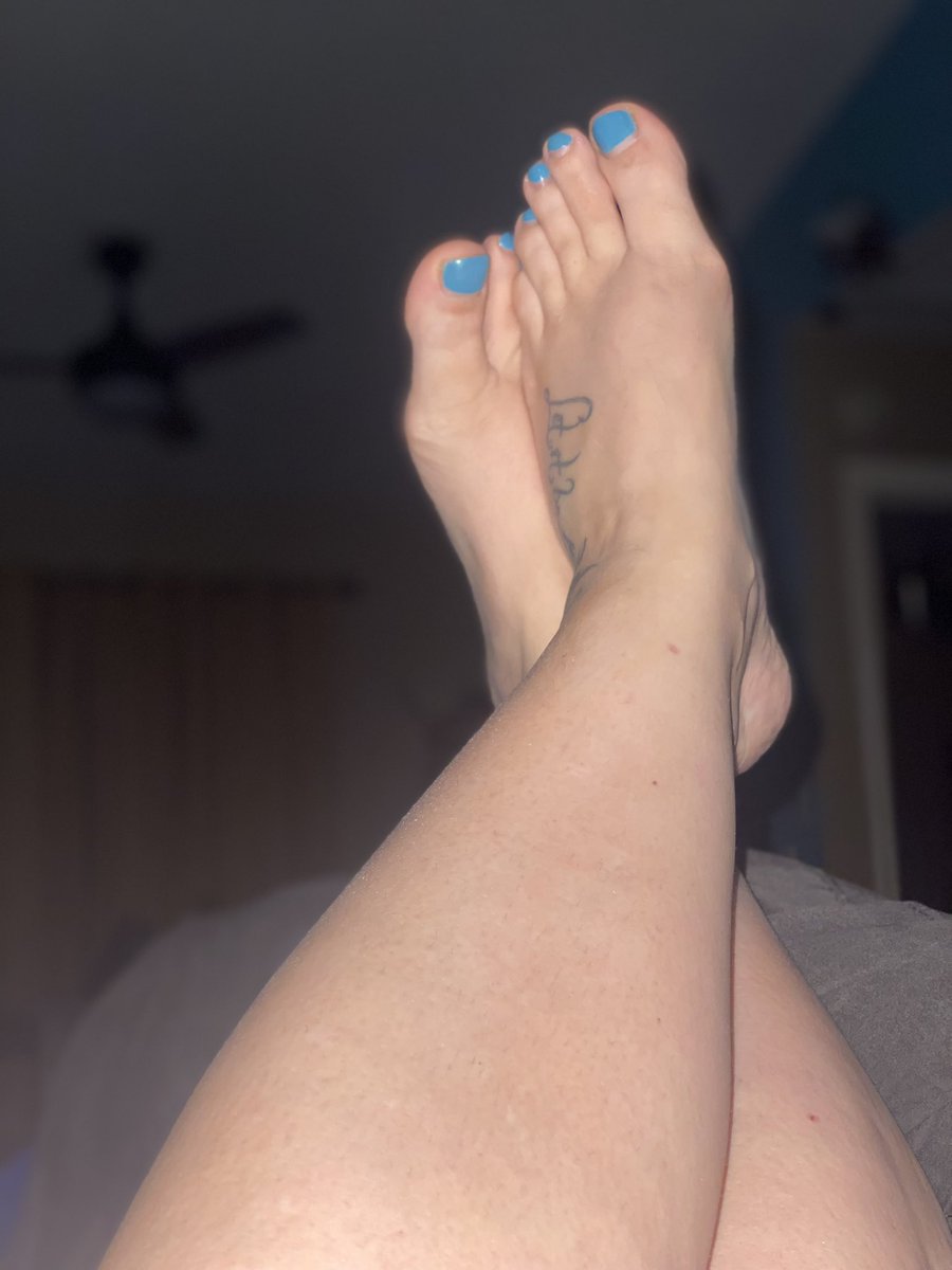 DM me for a free trial to my Only Fans….I have 10 to give away. 😘 #sellingcontent #onlyfans #bbwhotwife #BigBootyMoms #curvesoncurves #ContentCreator #feetworshi̇p #ifyouknowyouknow