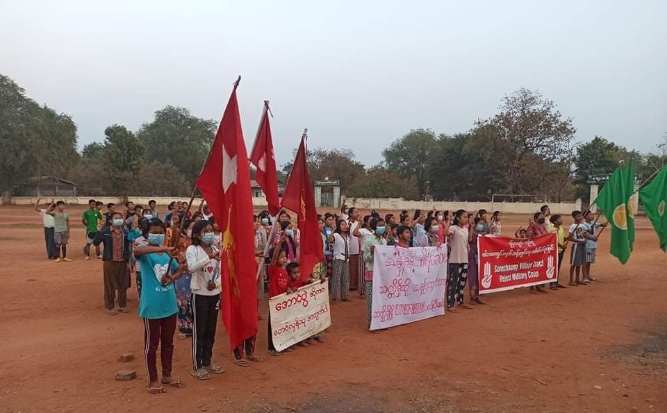 Anti-coup revolutionary strike in Sagaing's Yinmabin Twp, Sonechaung Vlg as usual. 🪧

#2022Mar10Coup #WarCrimesOfJunta #WhatsHappeningInMyanmar