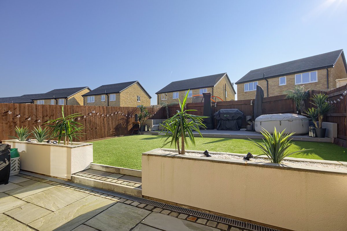 PendleHillProps's tweet photo. 👀SneakPreview 👀 #ComingSoon #GreatValue #GreatPlot #OversizedGarden #HighSpec #Detached #Burnley #3Beds https://t.co/C36zVnoij2