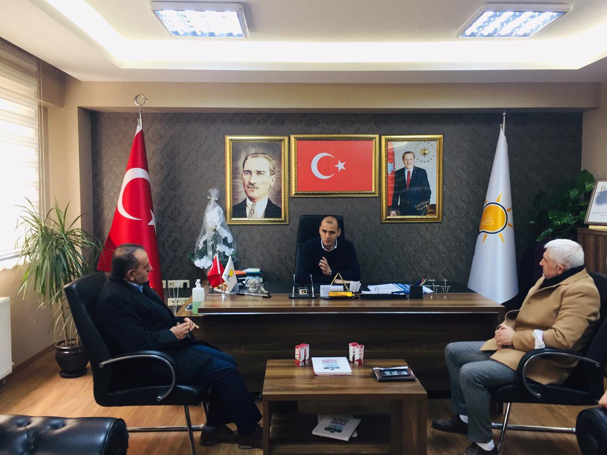 Fatih__Bildik's tweet photo. İlçe Başkanlığımıza ziyarette bulunan, Ankara Kırtasiyeler ve Kitapçılar Odası Yönetim Kurulu Başkanı Sn. Müslüm Küçükarzuman ve Yönetim Kurulu Üyelerine nazik ziyaretlerinden dolayı teşekkür ediyorum. 

#KalbimizAltındağ 

@RTErdogan 
@hakanhanozcan https://t.co/ORSFWRTA1B