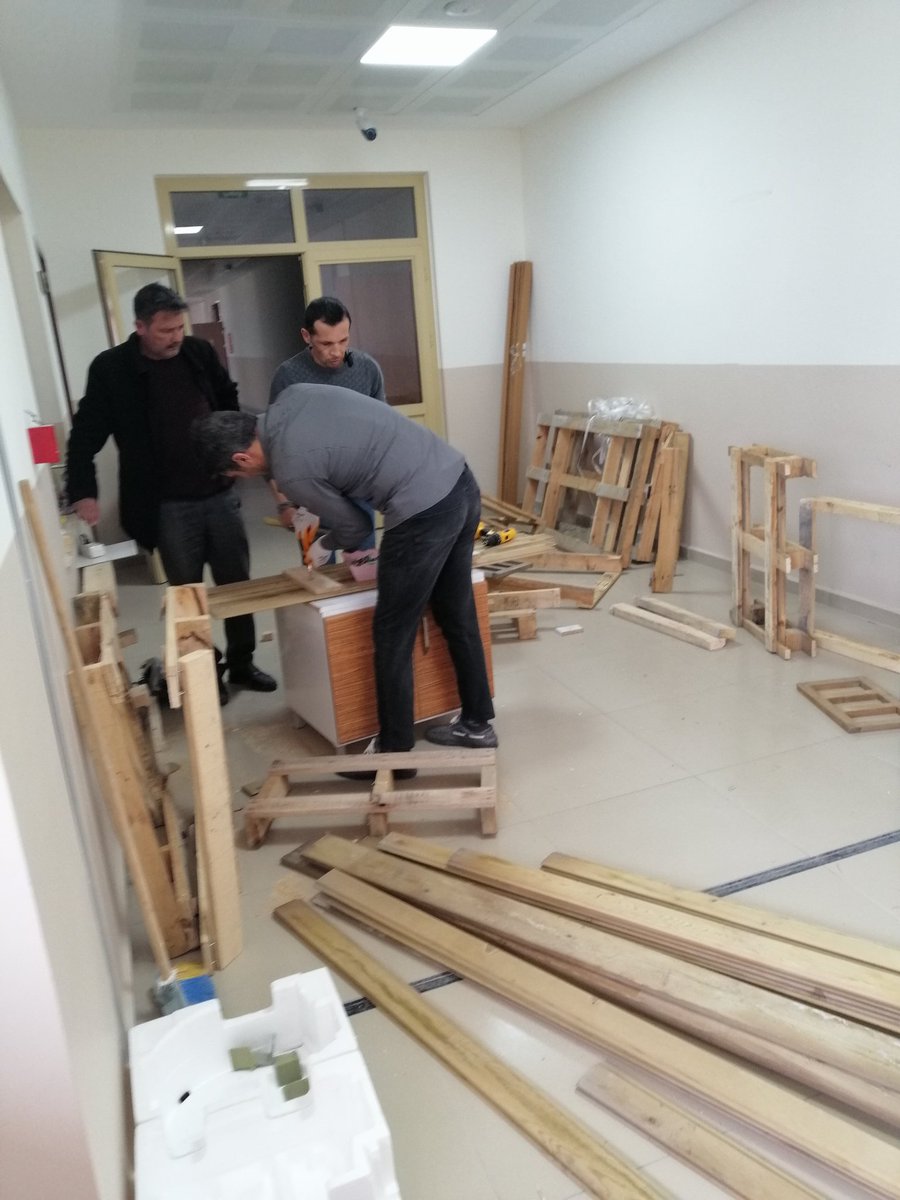 BeypazarH's tweet photo. BEYPAZARI HALK EĞİTİMİ MERKEZİ GERİ DÖNÜŞÜM KÜTÜPHANESİNİ DE KURUYOR... https://t.co/1qxw8jwbd8