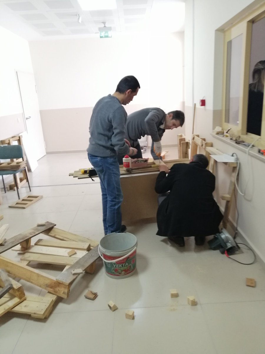 BeypazarH's tweet photo. BEYPAZARI HALK EĞİTİMİ MERKEZİ GERİ DÖNÜŞÜM KÜTÜPHANESİNİ DE KURUYOR... https://t.co/1qxw8jwbd8