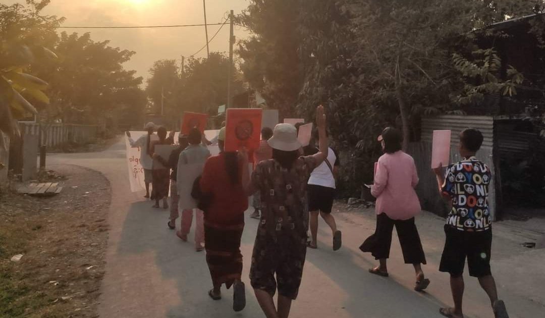 Anti-coup revolutionary strike in Sagaing's Kale Twp as 396th day without a day off. This is the longest protest in Myanmar. 🪧

#2022Mar10Coup #WarCrimesOfJunta #WhatsHappeningInMyanmar