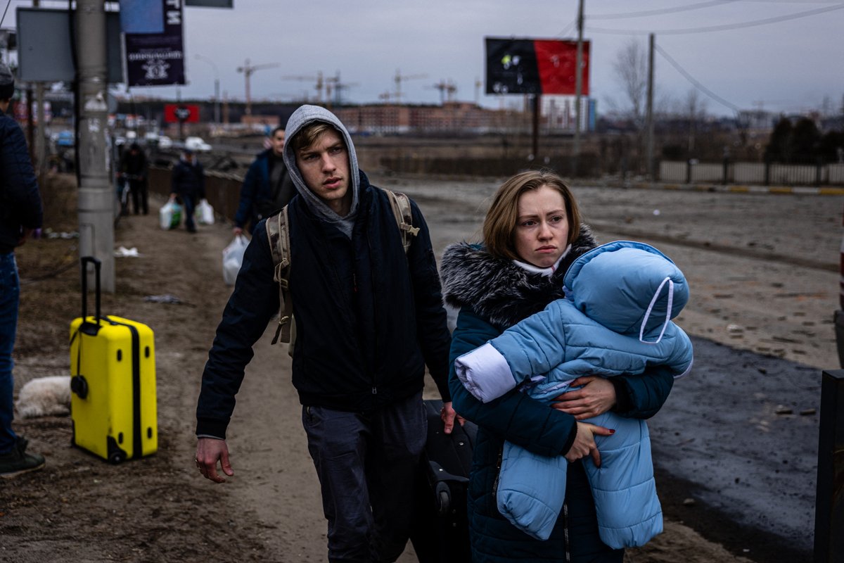BFMTV's tweet photo. 🔴 EN DIRECT
La moitié de la population de Kiev a fui depuis le début de l'invasion russe https://t.co/9pFH3D1wwT https://t.co/PXONDCHa1I