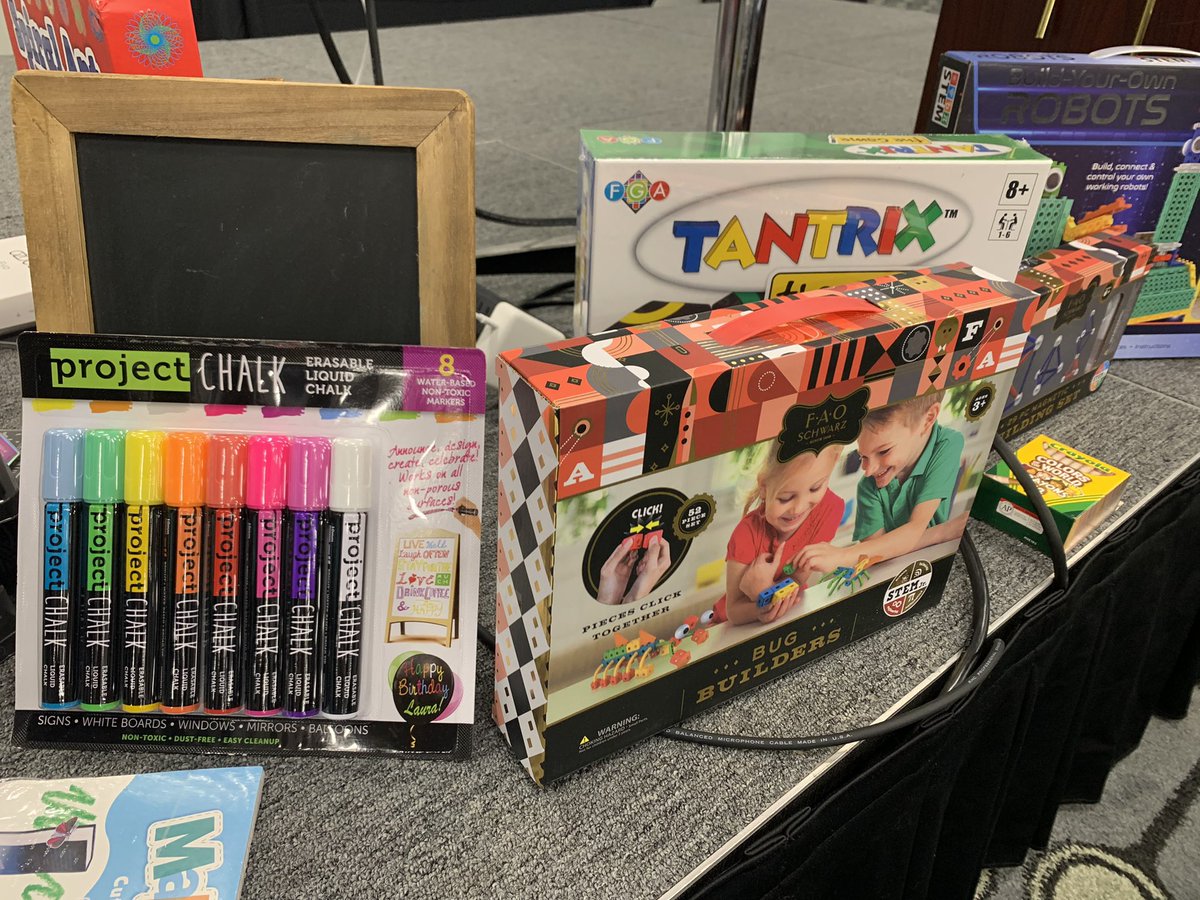 Check out these awesome Wakey makey door prizes! <a href="/jackieusc4/">Jax</a> <a href="/MsRosie_library/">Rosie Herold (she/her) 📚✌🏽🏳️‍🌈✊🏾🤖❤️⚛️</a> #scasl22
