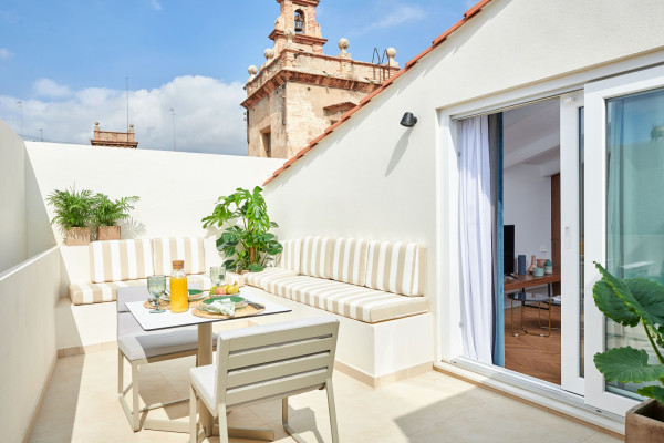 MariaSGrela's tweet photo. 🏨 El sector hotelero crece en #València, con la apertura de once nuevos hoteles y cinco restaurantes de grupo @StayingValencia 

👉 @hosteltur 

https://t.co/MnNn5hpcz3 https://t.co/wKkLoNy7Y0