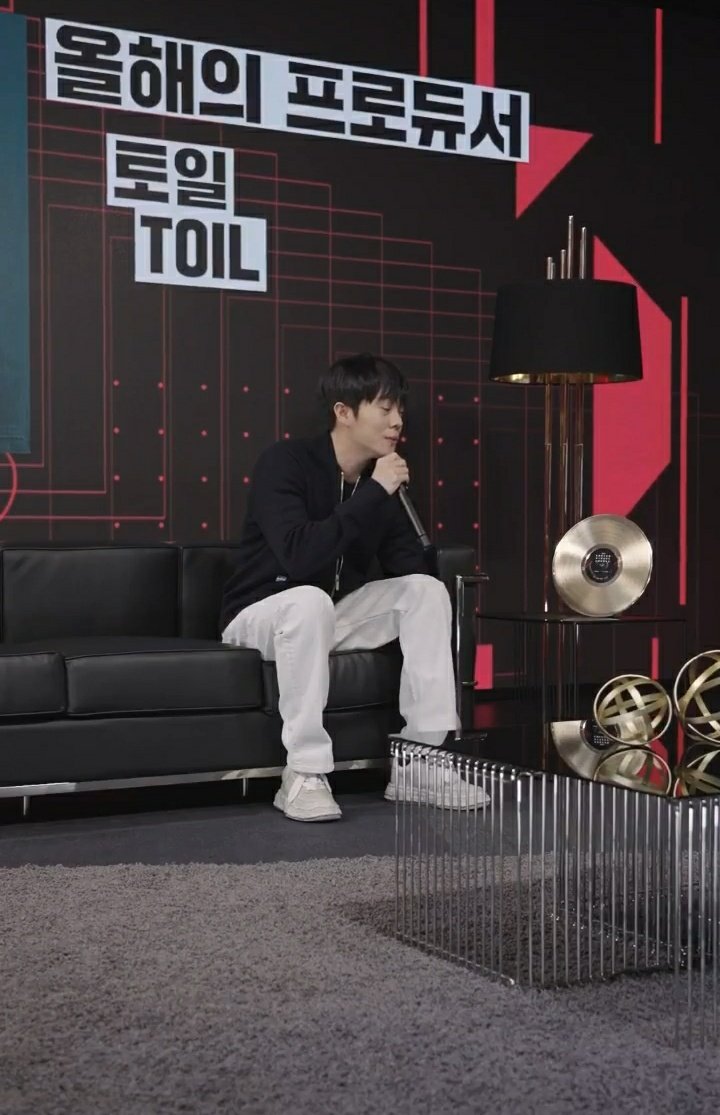 daytonathaifans's tweet photo. [😍 #KHA2022] PRODUCER OF THE YEAR 

TOIL
ขอแสดงความยินดีด้วยค่ะ 🍾
#TOIL #DaytonaEnt https://t.co/JUy9Km6TOs