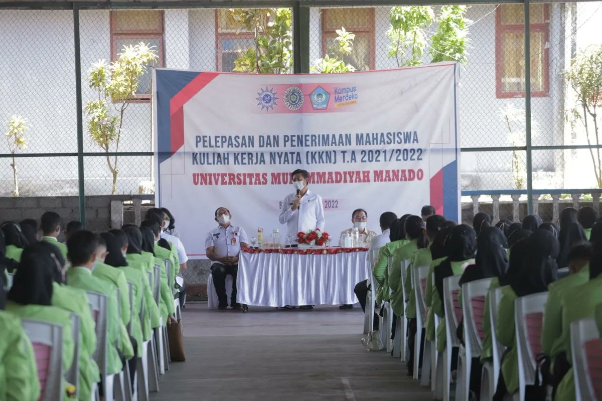 audypangemanan's tweet photo. Selamat mengabdi kepada masyarakat. Jadilah teladan dalam semua aspek, khususnya dalam disiplin #protokolkesehatan . 
.
Tetap semangat semua adik-adik Mahasiswa Universitas Muhammadiyah Manado. Jaga kesehatan.
.
.
.
.
#sahabatbitung #sobatbitung 
#colorfulbitung #KotaBitung https://t.co/2cj1DSiD2M