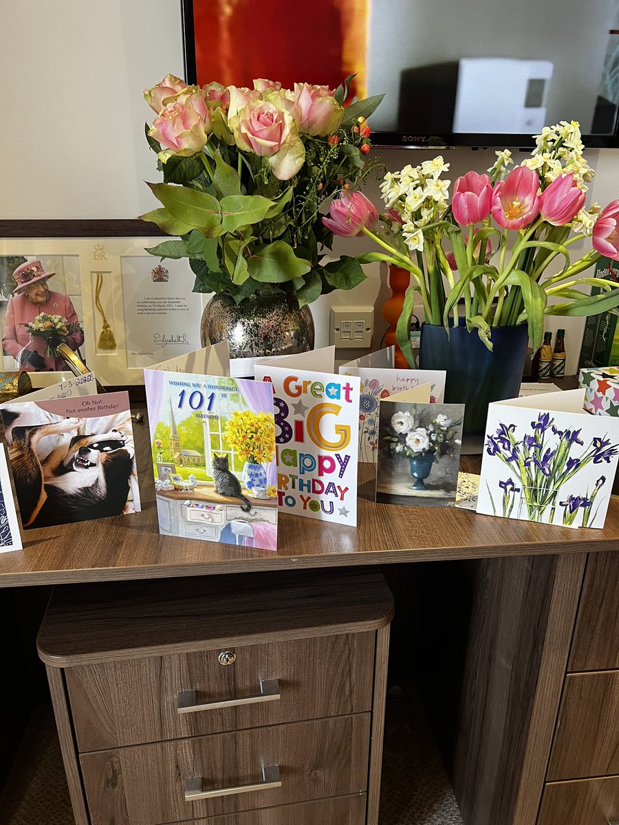 MoorePlaceEsher's tweet photo. One of our lovely residents had a very special 101st birthday this week. She was really happy when she received a beautiful bunch of flowers from our CEO @ashcrofts. Thank-you! 
#MoorePlace #Esher #Surrey #Birthday #Flowers 💜💫🌸🌺🌷 https://t.co/3ObwajVlQp