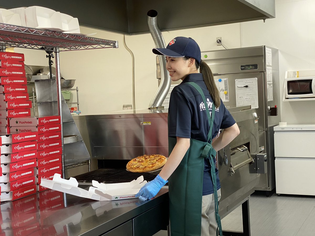 yuna_bloom's tweet image. ピザポケットさんのモデルをさせていただきました！
ランチに大量のピザを用意していただきおいしくいただきました🤤🤤
みんなの元にもチラシが届くかも？！👀
ピザを頼むときはぜひピザポケットさんで頼んでください😆💖💖
出来上がりが楽しみだあ！！
#pizzapockets #ピザポケット