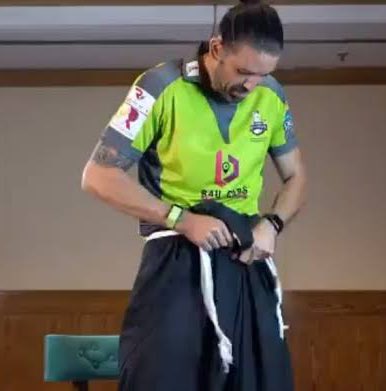 sardarawais's tweet photo. After his wonderful performance in #psl72022 New CM Punjab getting ready 😂😂 #UsmanBuzdar #Cmpunjab #کانپیں_ٹانگ_رہی_ہے https://t.co/V5Zk3gDKa8