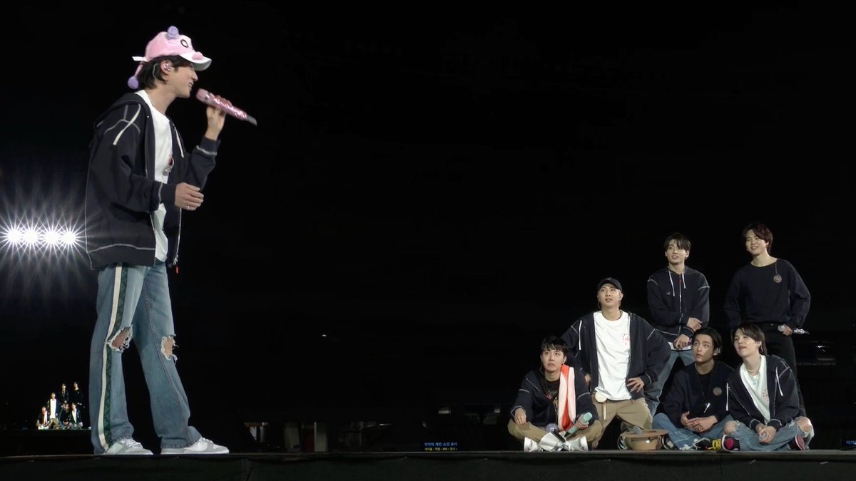 seokjinfile's tweet photo. all eyes on seokjin 🥺 https://t.co/jcaZyeCHnc