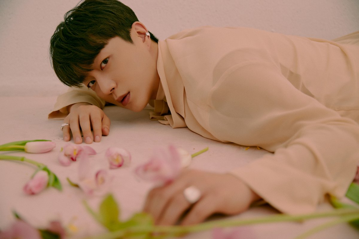 Highlight_AUent's tweet photo. HIGHLIGHT THE 1st FULL ALBUM [DAYDREAM] CONCEPT PHOTO 3. AFTER THE DREAM Ver.
2022. 03. 21. 18:00

✔ https://t.co/kGAC99Rg0k

#하이라이트 #HIGHLIGHT #윤두준 #YOONDUJUN #양요섭 #YANGYOSEOP #이기광 #LEEGIKWANG #손동운 #SONDONGWOON #데이드림 #DAYDREAM https://t.co/KFToNxyBeU