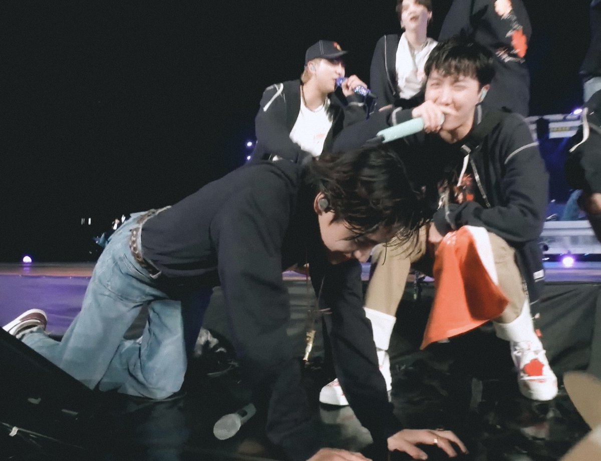 wishiwasurtype_'s tweet photo. KUMPULAN FOTO BTS KONSER TODAY 🤲😔

A THREAD ; https://t.co/ktFce3leYN