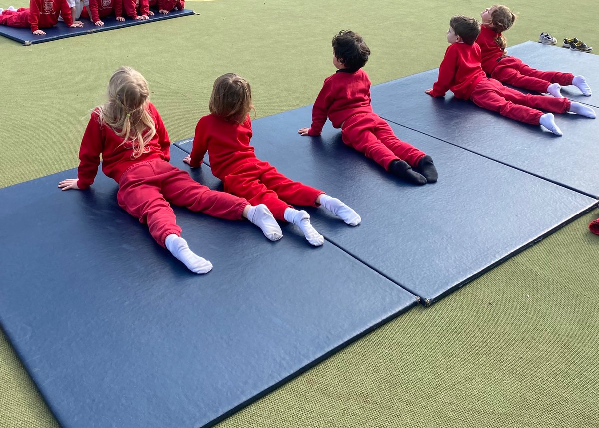 Gateway2Sport's tweet photo. High 5 to yoga in the sunshine! Reception did a great job on their yoga adventure this morning 🤩🌟 https://t.co/XoOc1xWsD4