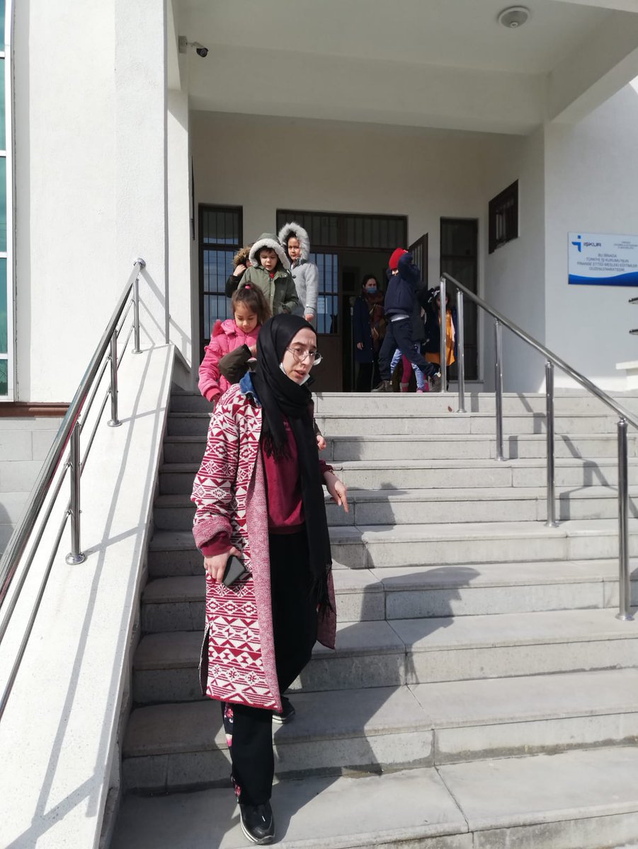 BeypazarH's tweet photo. BEYPAZARI HALK EĞİTİMİ MERKEZİ DEPREM TATBİKATINI YAPTI...
ALLAH GERÇEĞİNDEN MİLLETİMİZİ KORUSUN! https://t.co/xhtymamDOv