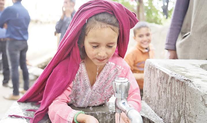 ExposeAntiIndia's tweet photo. Women observed a sit-in in #Gilgit city in #poGB against lack of clean drinking water. Quaid e Azam road blocked for 4 hours.
#ShameOnPakistan For not being able to provide the basic necessities of life to the people of OCCUPIED #GilgitBaltistan

#GilgitBaltistanAgainstPak
#Water https://t.co/NPfX7a9B3V
