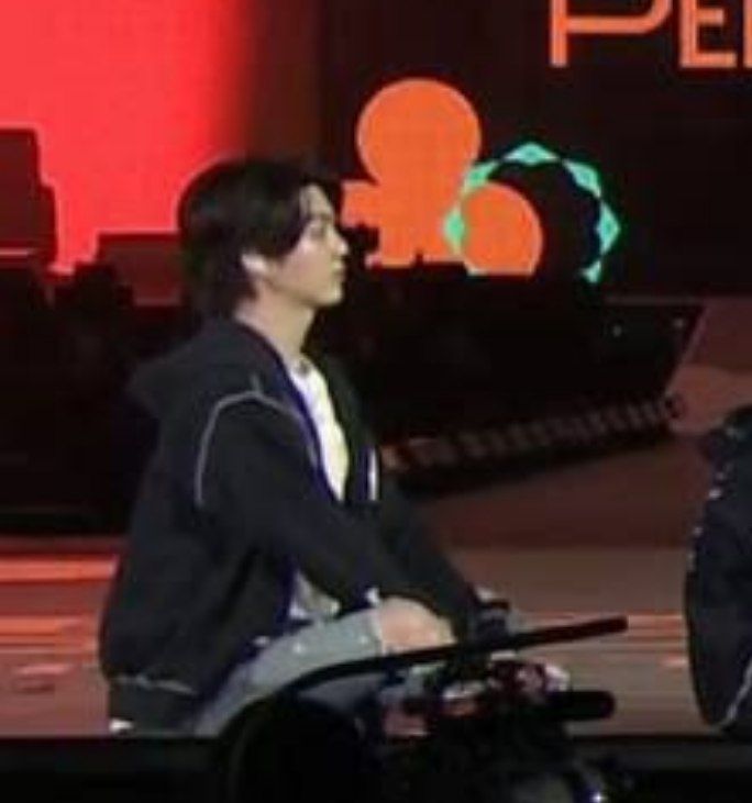 как сидят               как сидит
все:                          юнги: