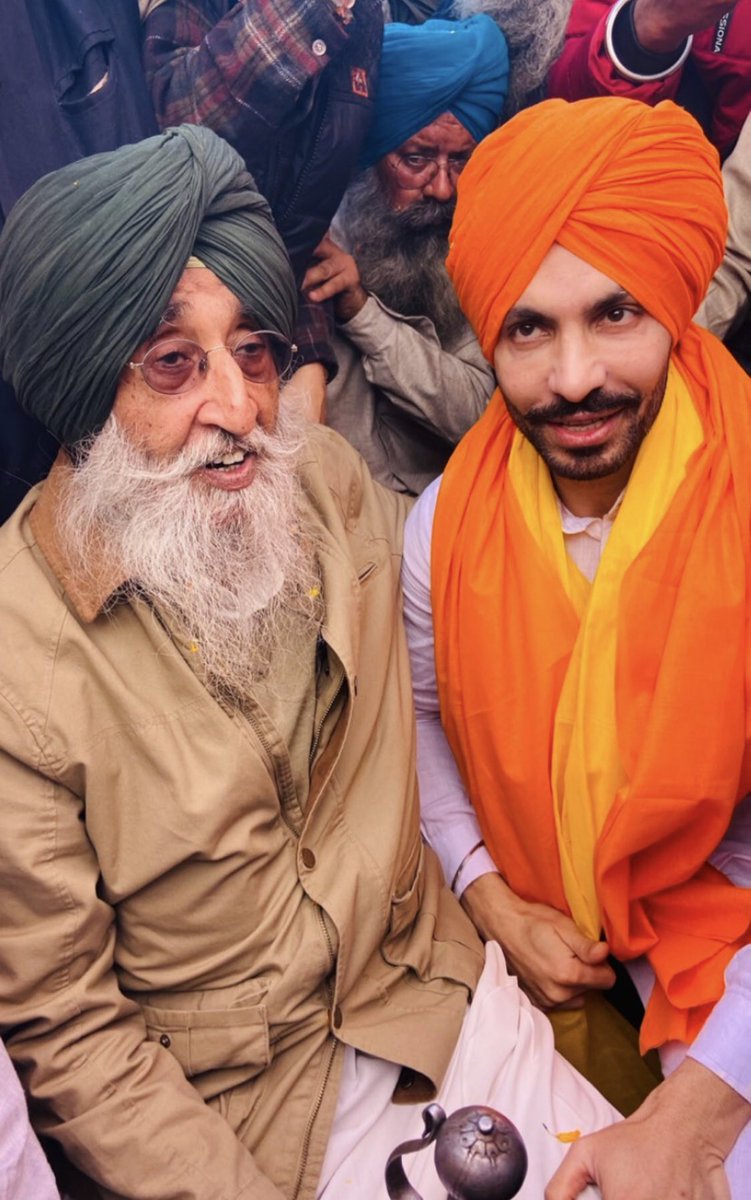 GillysGuidance's tweet photo. The kaum and Panjab has failed Sardar Simranjit Singh Mann again. We’re just not capable of standing with and supporting our own. In Veer Deep Singh Sidhu’s words, they’ve chosen the broom and to be ‘ordinary’ over picking the kirpan and being led by honour and truth. So sad 💔 https://t.co/ScI8LqB6df
