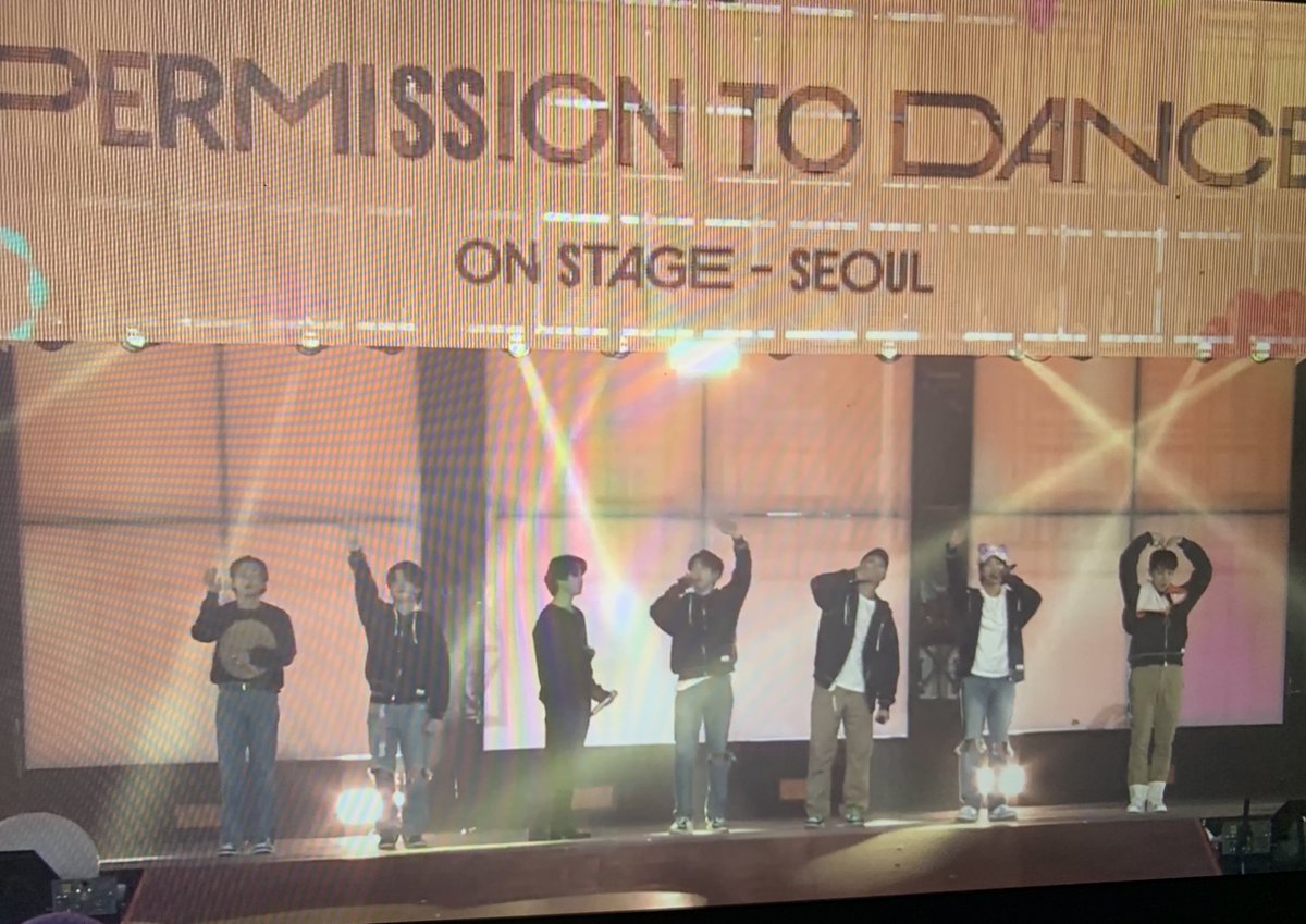 LittleSevenClub's tweet photo. Thanks you @BTS_twt for such amazing performances as always and a magical day💜. https://t.co/KyeyolS83E