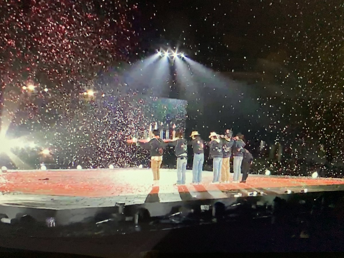 LittleSevenClub's tweet photo. Thanks you @BTS_twt for such amazing performances as always and a magical day💜. https://t.co/KyeyolS83E