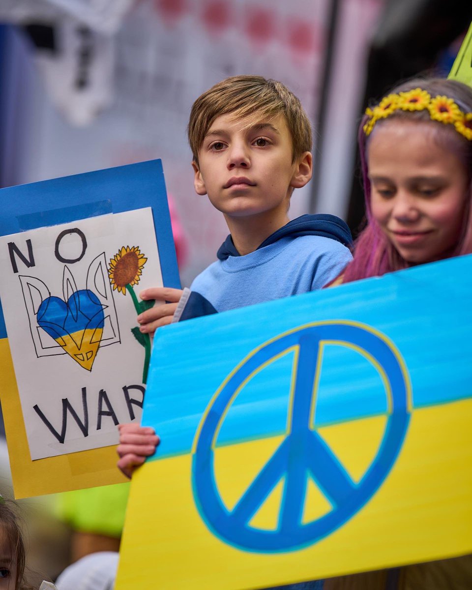 From Nydia, Granny for Peace, and lifetime pacifists, to families of Ukrainians, and those in support, a powerful display of solidarity for democracy and peace, March 5 in Times Square.
#StandWithUkraine 

Thank you, <a href="/razomforukraine/">Razom for Ukraine 🇺🇸🤝🇺🇦</a>, for your inspiring and essential work.