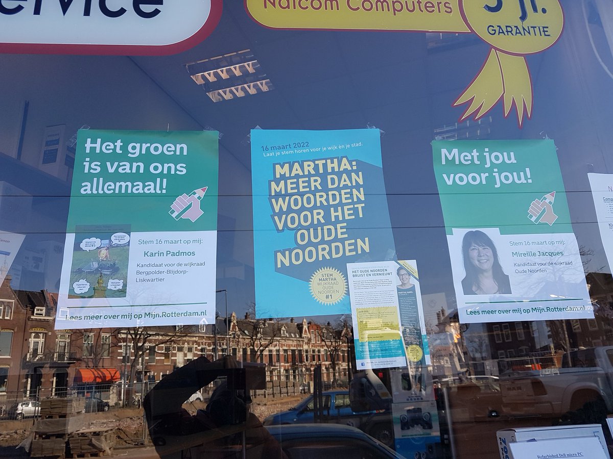 KarinPadmos's tweet photo. Met dank aan mijn vaste computerwinkeltje in Noord @NaicomSystems en ik mag vooraan hangen.😂😁😉 dus heb je iets nodig voor je pc, laptop en printer, ga daar langs, zo steunen wij onze lokale ondernemers.
#wijkaanzet  #padmos2022 #WR2022 #stemopmij. 
Samen goed voor #Noord010😘 https://t.co/35nGD7JCr0