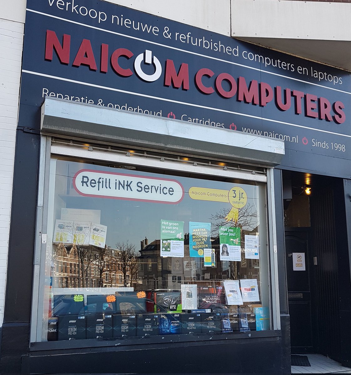 KarinPadmos's tweet photo. Met dank aan mijn vaste computerwinkeltje in Noord @NaicomSystems en ik mag vooraan hangen.😂😁😉 dus heb je iets nodig voor je pc, laptop en printer, ga daar langs, zo steunen wij onze lokale ondernemers.
#wijkaanzet  #padmos2022 #WR2022 #stemopmij. 
Samen goed voor #Noord010😘 https://t.co/35nGD7JCr0