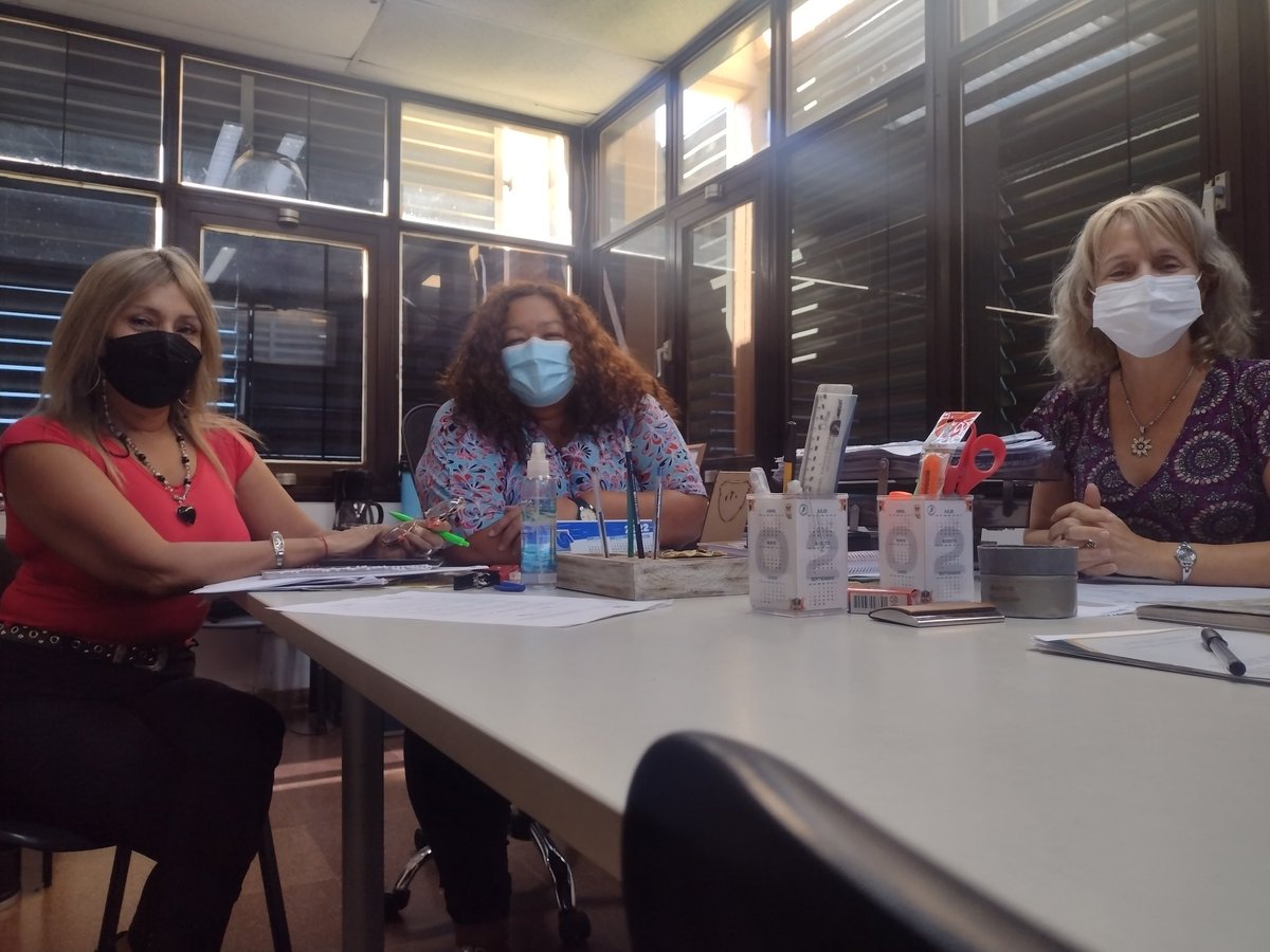 EscurdiaViviana's tweet photo. Seguimos! Con Subsecretaria de Educación @linares_cielo, con Directora Educación Primaria @DoritaGallardo, con Coordinador Educación Domiciliaria @Andrsjulinrehe establecimos acciones conjuntas #Secundaria @BarbaroLorena @CGEMisiones @ArtuiLucila @Norbertodiaz80 @FlaviaPao DiSeM https://t.co/YhBVPUgUpj