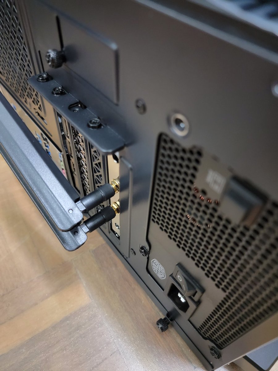 rockneverendz's tweet photo. Missing a screw for your network adapter?
Just take one from your power supply!
No one will notice https://t.co/riLbVXwqcC