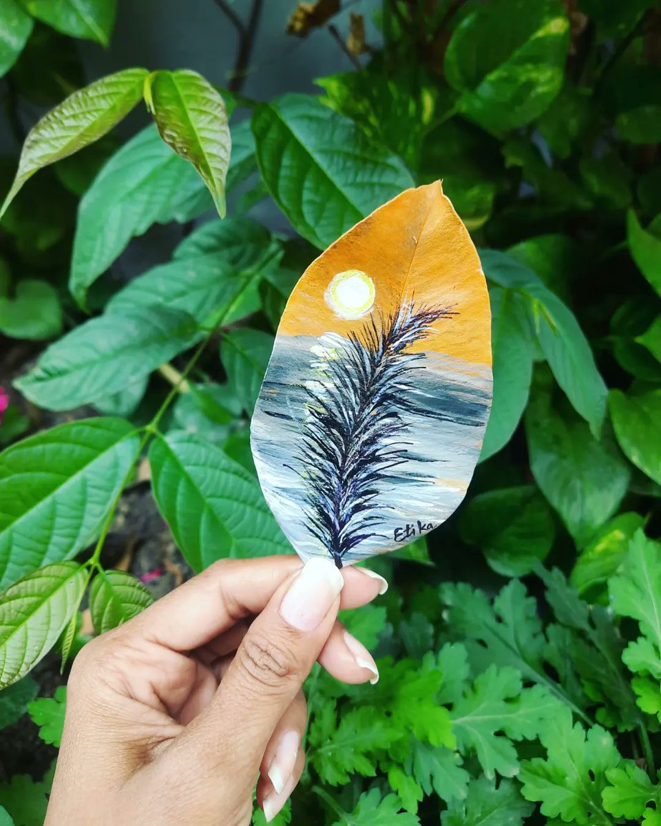 Etikaprasad's tweet photo. In every change, every falling leaf there is some pain, some beauty. 🍁
#art #beauty #artistsontwitter #leaf #PaintWithLove #creativity https://t.co/Sp9f9AMbh6