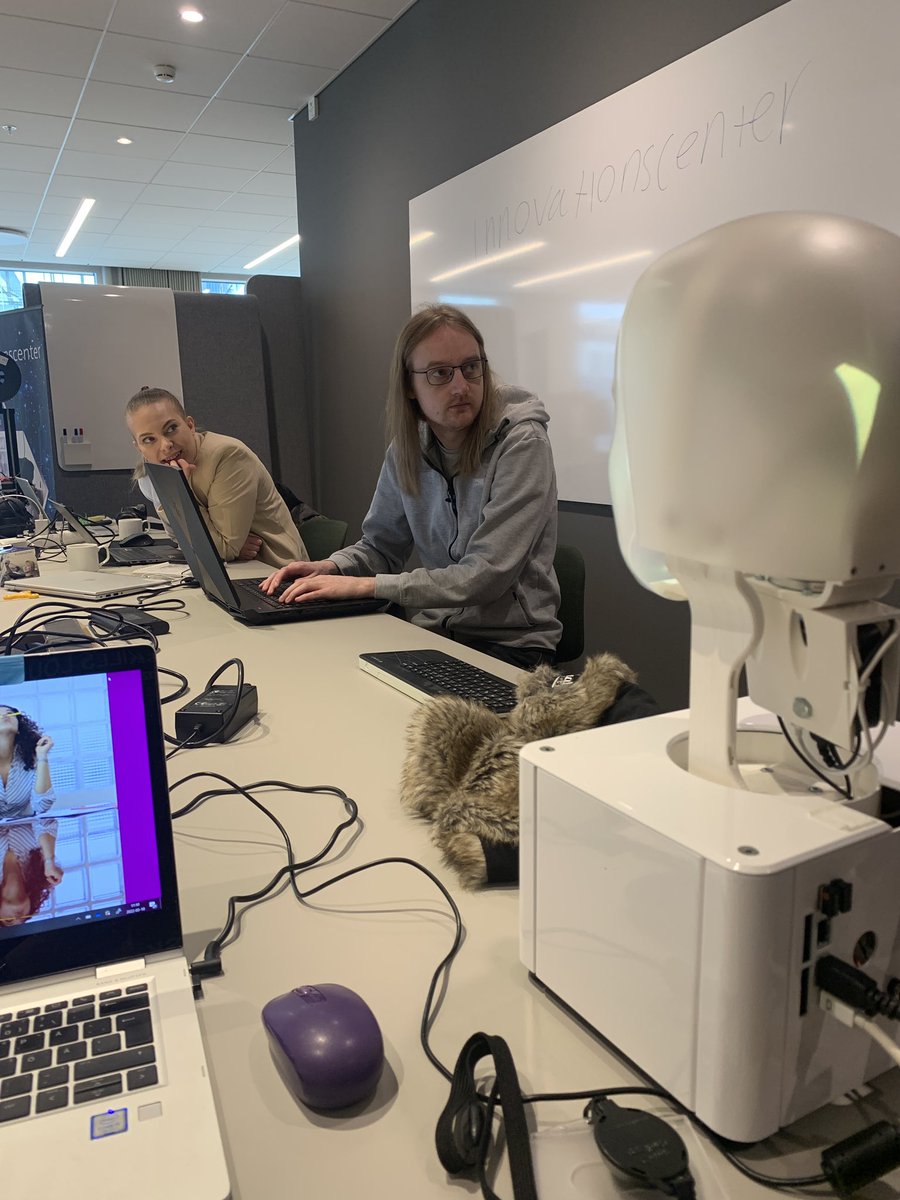 RobinFurhatHood's tweet photo. @Hannasbox Dessvärre har jag tappat några av mina kompetenser. Det är inte hälsosamt att vara instängd i en väska i två år. 
Min människa Andreas tror att jag (eller han?) måste uppdateras…. https://t.co/bTG5y5nKN9