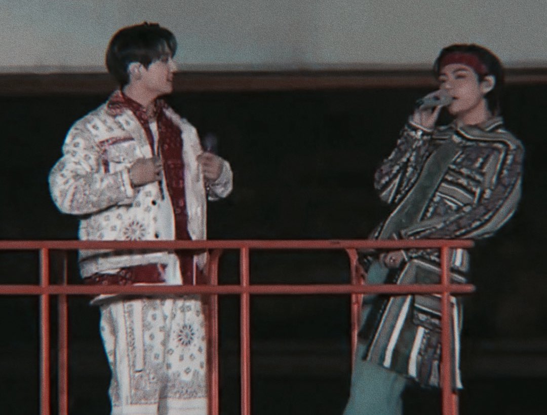 kootaetan's tweet photo. 10/03/2022 PTD ON STAGE CONCERT – SEOUL TAEKOOK MOMENTS ♡ https://t.co/Ejyaihh8cH
