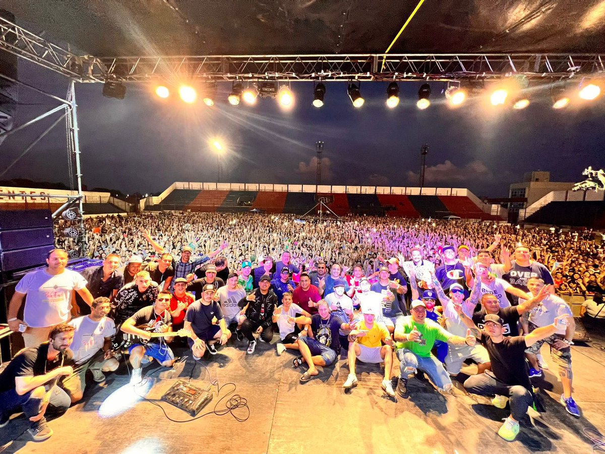puagroup's tweet photo. 📸 Recordando lo que fue el evento solidario por #Corrientes 🙏🏼

Infinitamente agradecidos a todo el tremendo equipo, a las más de 25.000 personas que estuvieron presente colaborando 💪🏻

Viva la música y ustedes! 🎶 https://t.co/pTcnrSOf2f