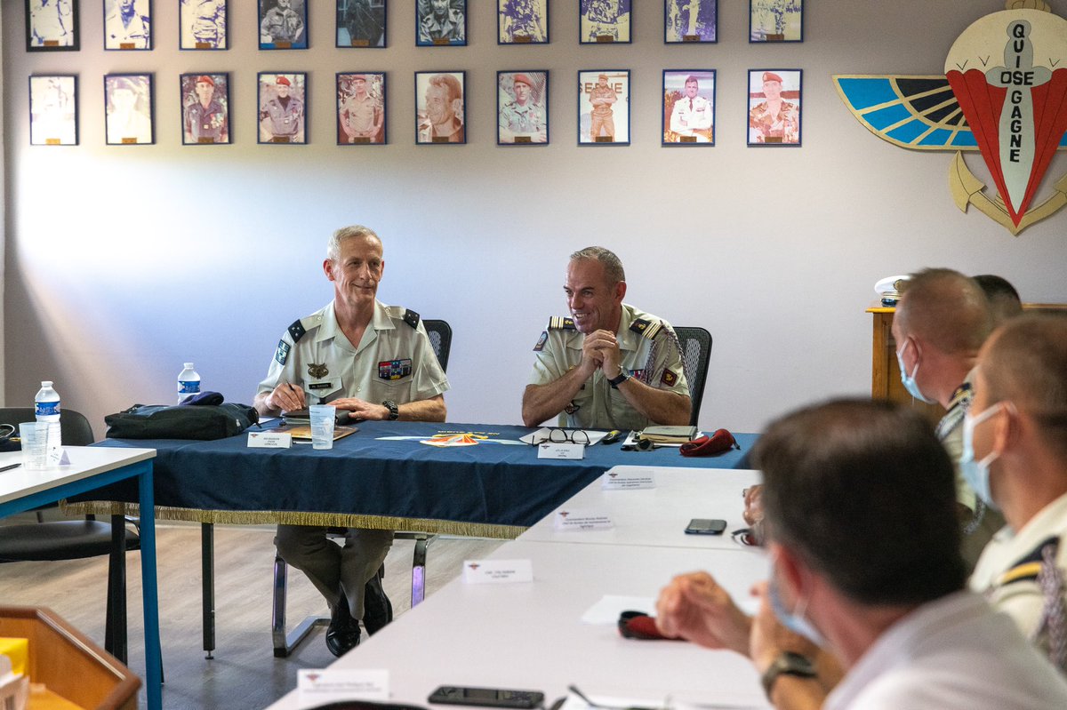 2eRpima's tweet photo. Le @2eRpima a eu l’honneur d’accueillir le général Gueguen, commandant le centre interarmées de coordination du soutien (CICoS). Lors de cette visite, les paras ont pu présenter les capacités du 2  et échanger sur la formation et le soutien au sein du régiment. #FAZSOI #CICoS https://t.co/F2rY31gX8y