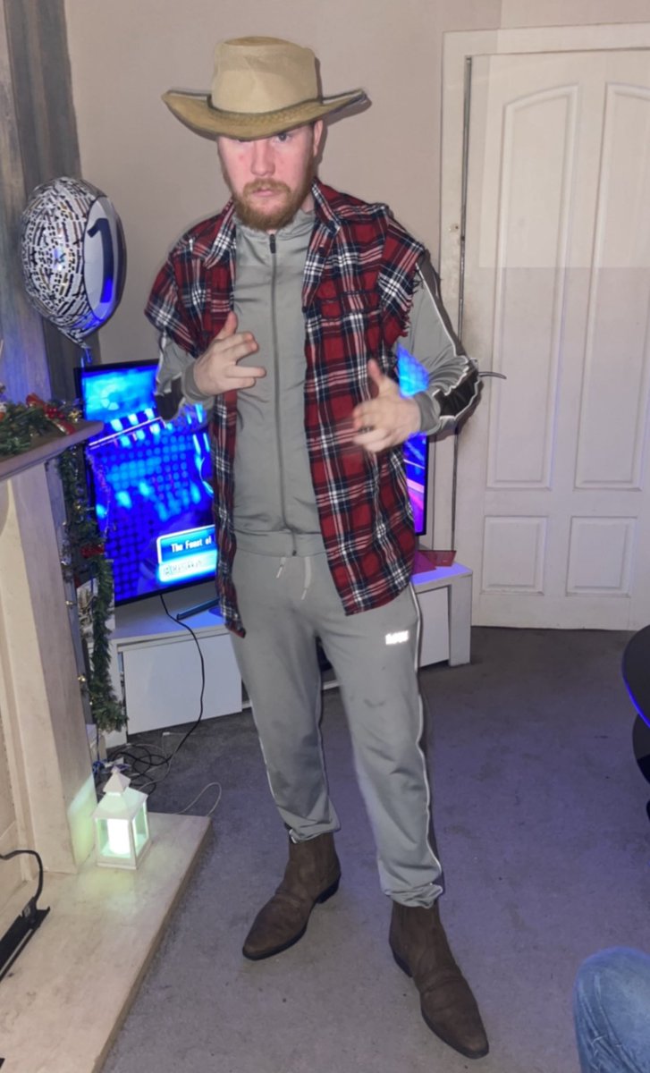 davidmacd_'s tweet photo. Happy birthday to the main man himself! Love u man! https://t.co/JtF1FV6DzC