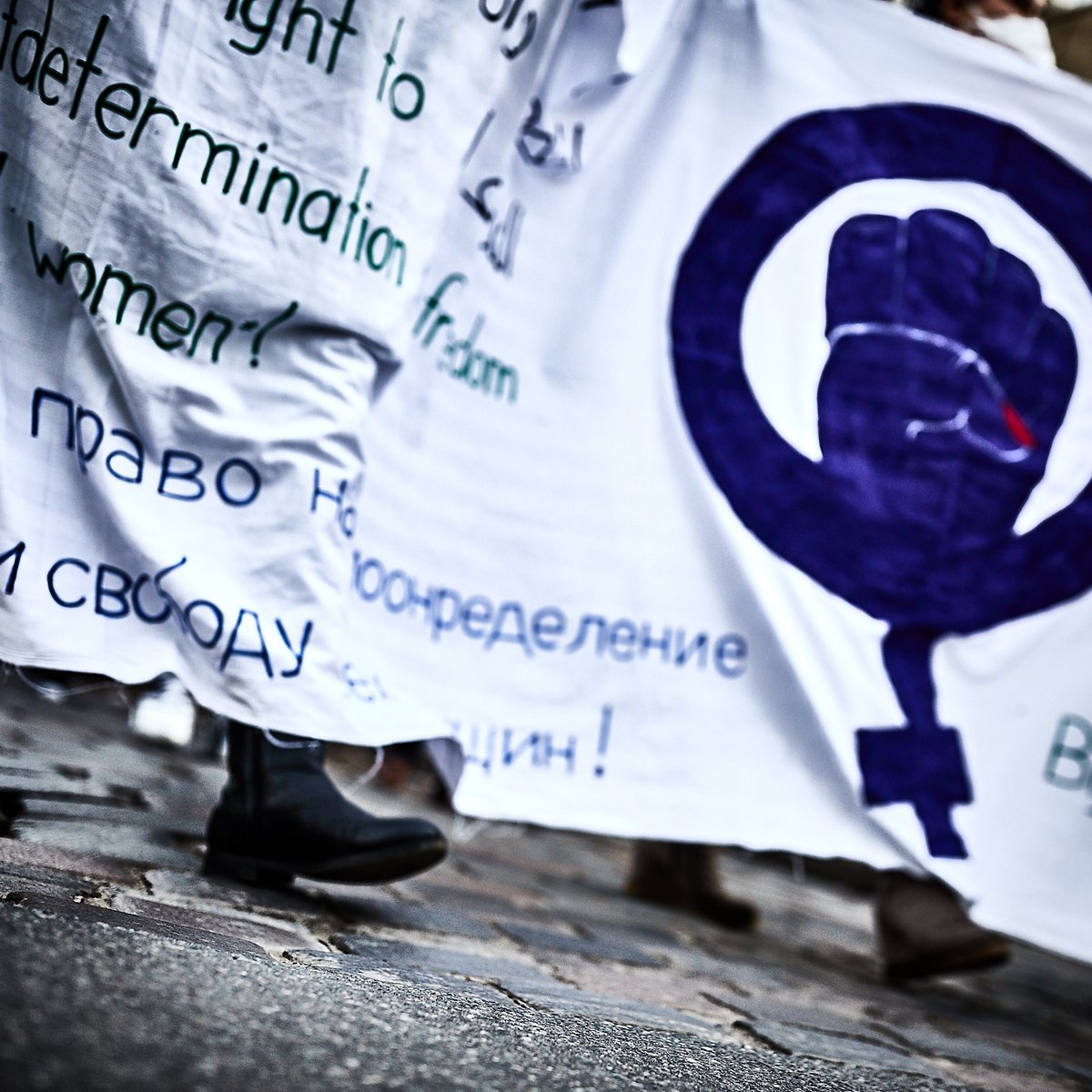 bildwerkrostock's tweet photo. zu #8M2022 gab es in Rostock dieses Jahr eine intersektional feministische FLINTA* &amp; friends Demo zum Frauenkampftag.
Ca 650 Leute kamen und es waren über weite Strecken des Aufzugs durchgängig Sprechchöre zu vernehmen.
#hro0803
1/x https://t.co/k1Gp0dagPZ